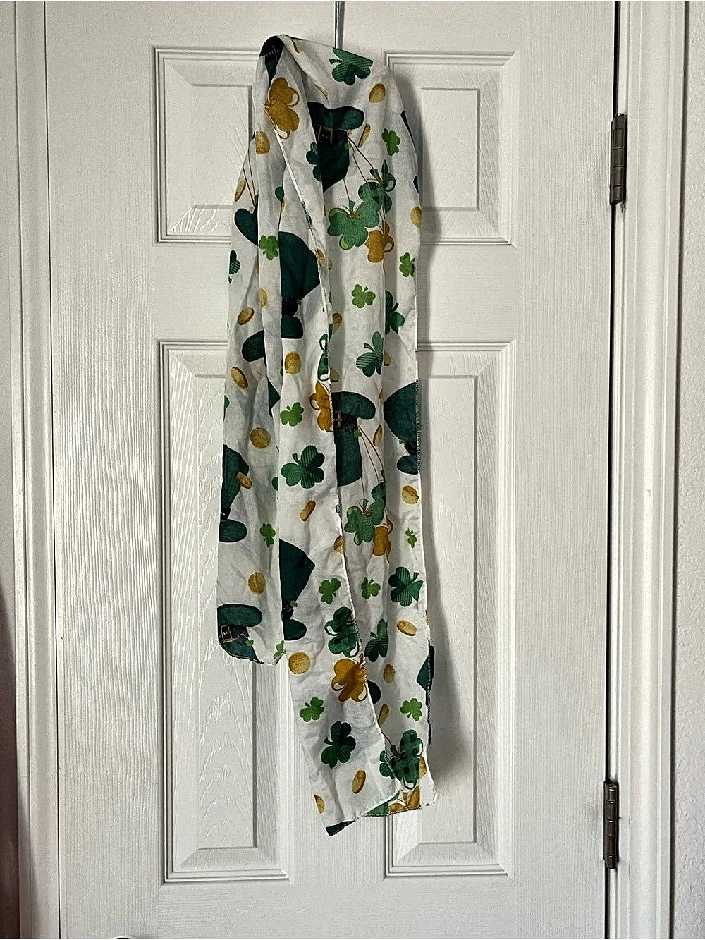 Clover & Leprechaun Hat Print Scarf in White & Green Like 6e